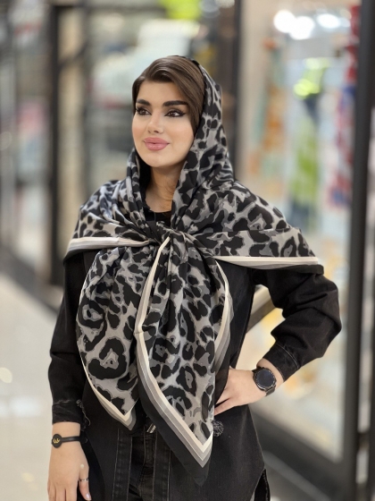 روسری گارزا پلنگی دور دست دوز کد 910