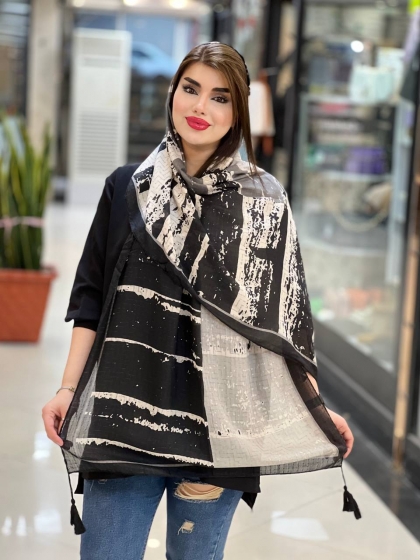 شال نخی سفید مشکی منگوله دار کد 1020