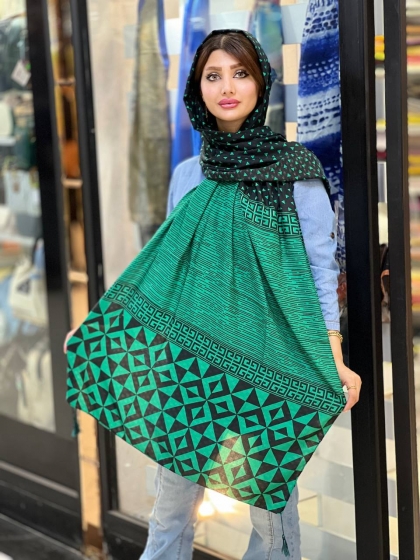 شال نخی دور دوخت منگوله دار کد 2110