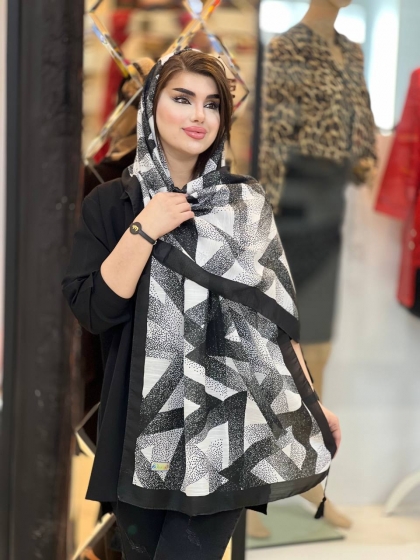 شال نخی سفید مشکی منگوله دار کد1030