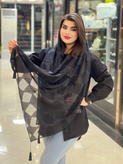 شال نخ و حریر منگوله دار کد 837