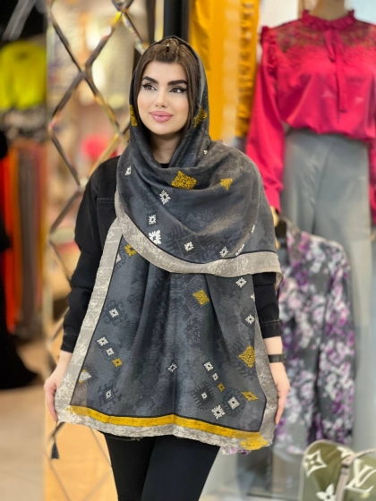 شال نخی صابونی منگوله دار کد 1695